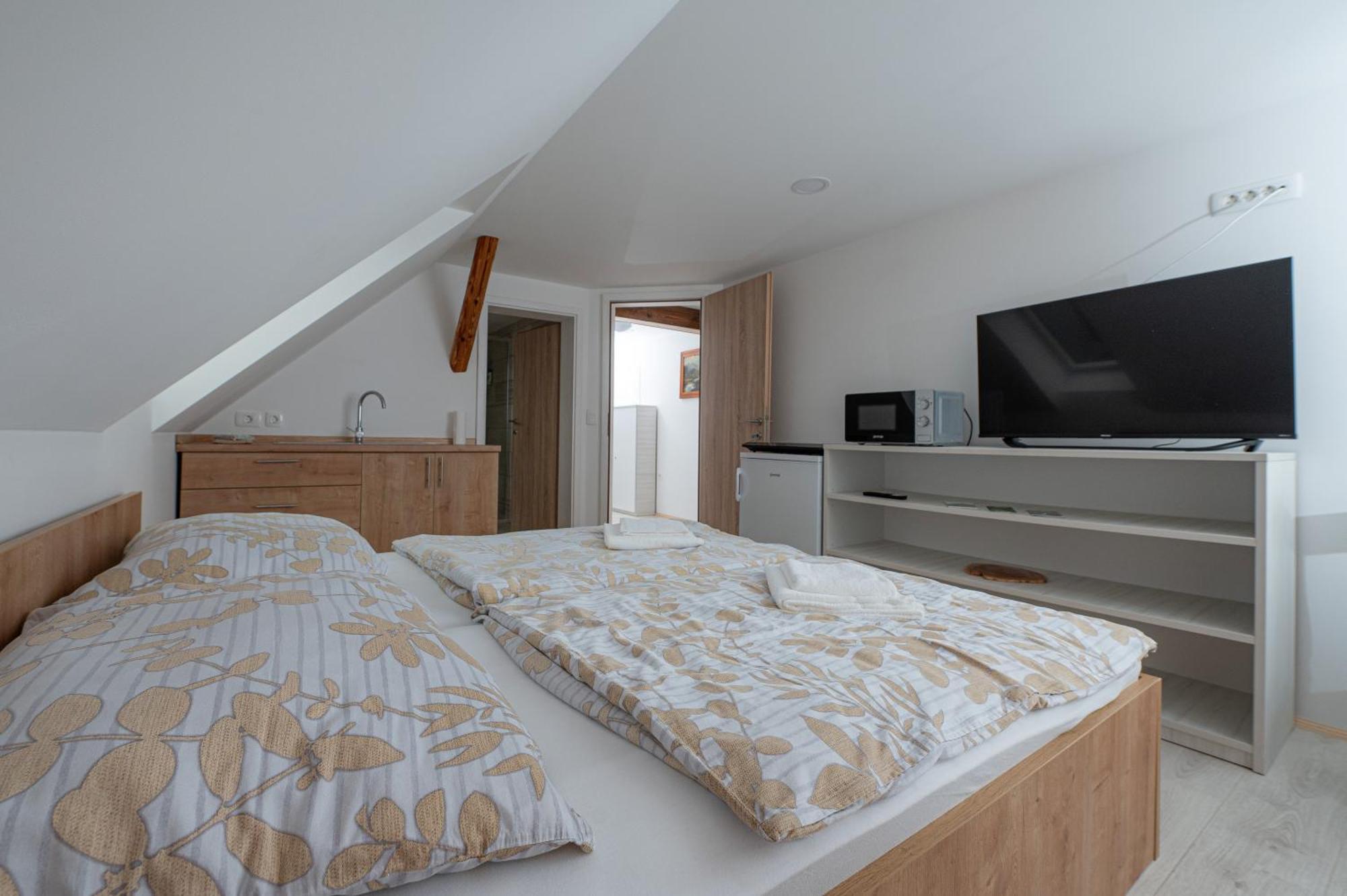 Zelena Hisa Pri Bjov Apartment โบฮินิสกา เบลา ภายนอก รูปภาพ