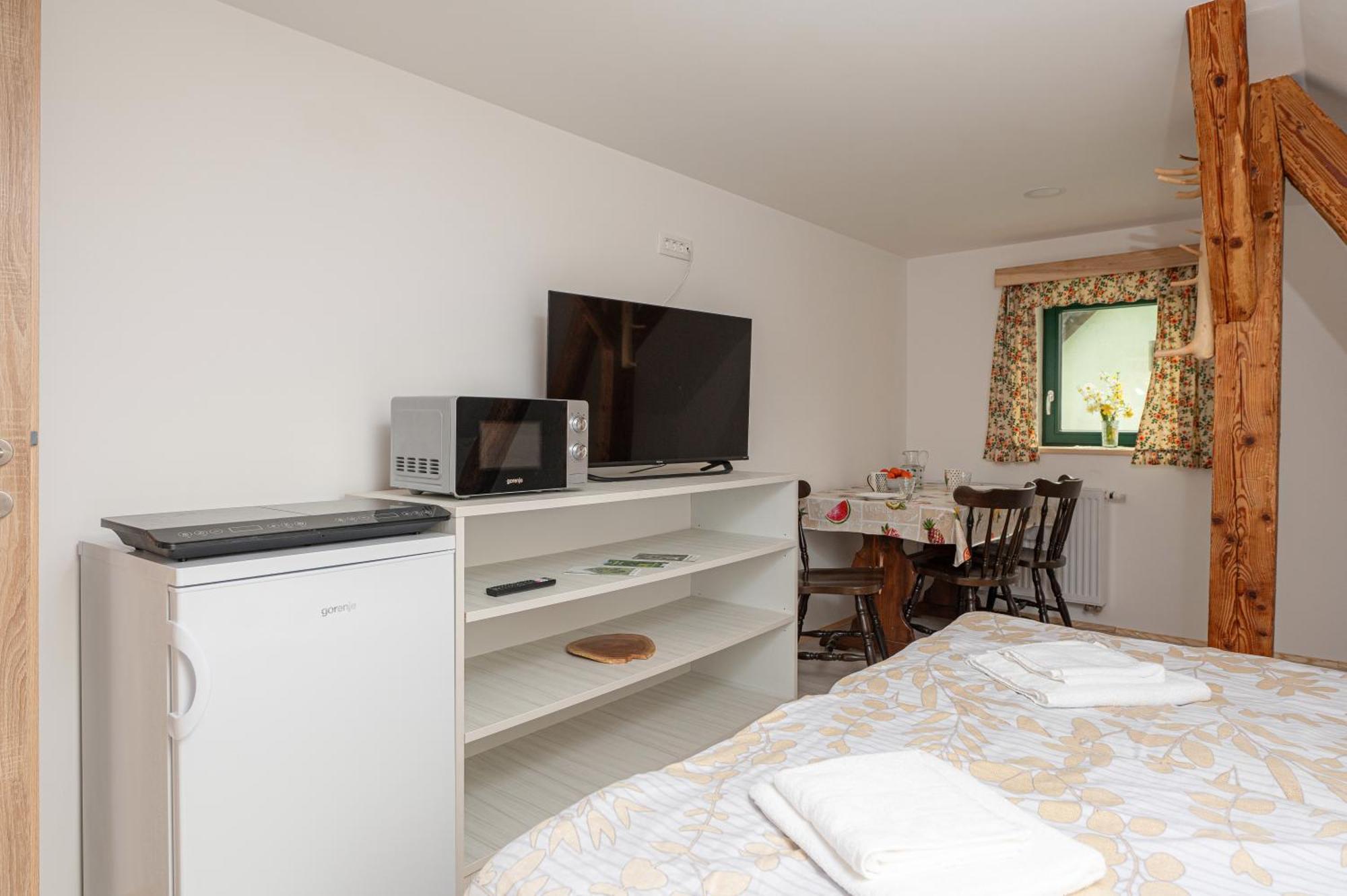 Zelena Hisa Pri Bjov Apartment โบฮินิสกา เบลา ภายนอก รูปภาพ